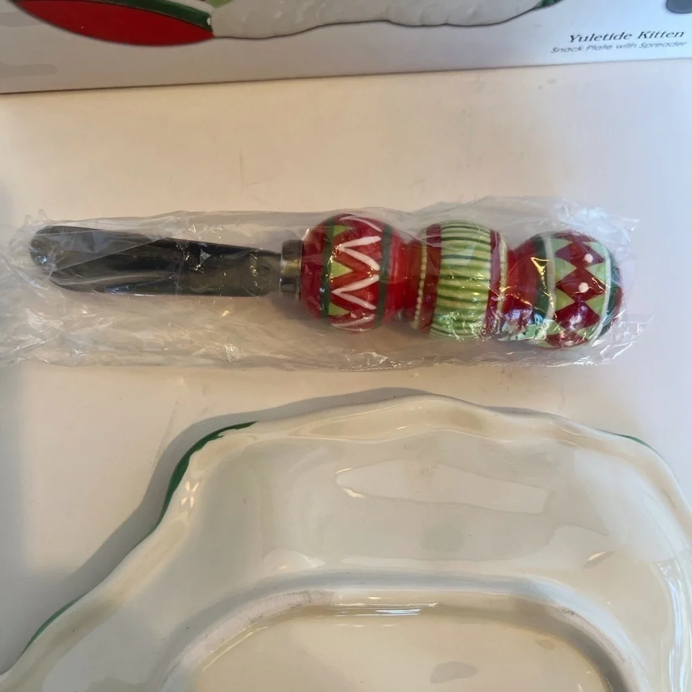 Yuletide Kitten Snack Plate with Spreader - Picture 6 of 8